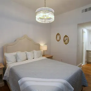 Queen Anne's Apartment